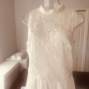 Lulumari Elegante White short Lace Sleeveless Dress